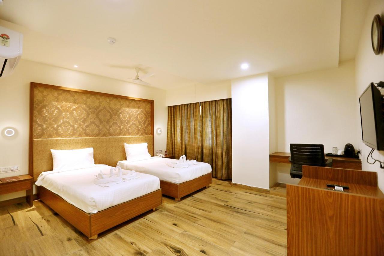 Hotel Shubham Palace Хайдарабад Экстерьер фото